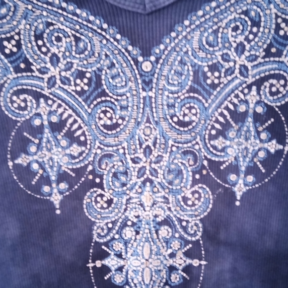 Navy top with fancy neckline - Picture 3 of 5